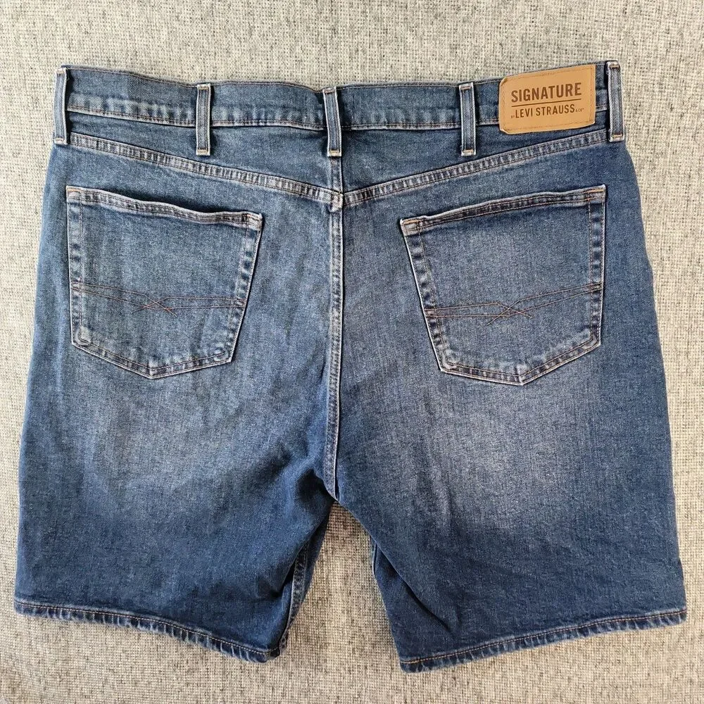 Signature by Levi Strauss Men's Denim Shorts Size 38 Blue Faded Jean Loose Fit